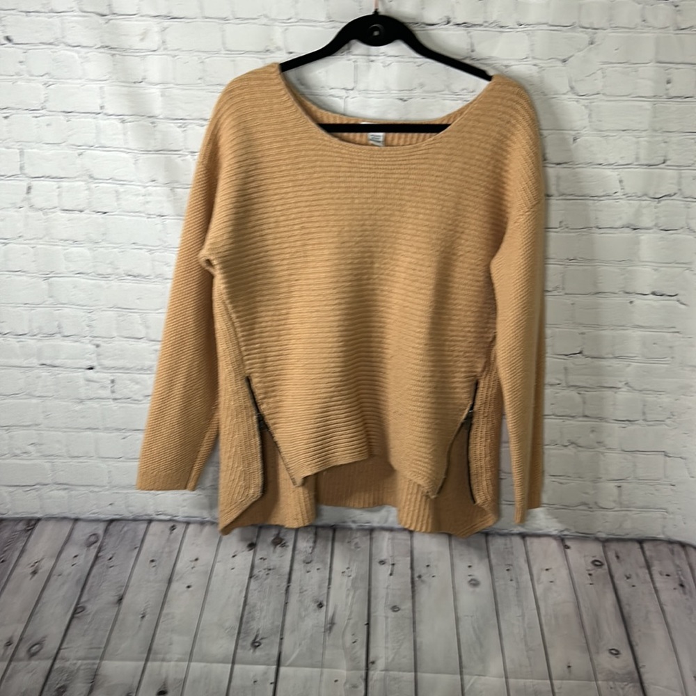 Bar III tan wool blend sweater with zip detail and longer back Sz XL